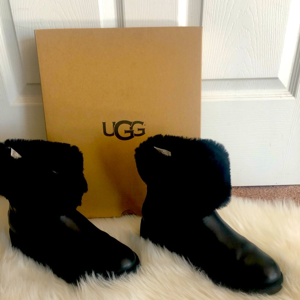 UGG💕 Black Leather Zipper Boots